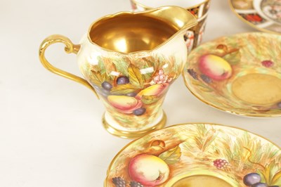 Lot 21 - A COLLECTION OF AYNSLEY AND ROYAL CROWN DERBY AND WEDGWOOD PORCELAIN