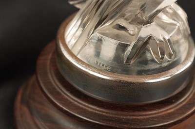 Lot 4 - A RENE LALIQUE 'FAUCON' CLEAR AND FROSTED GLASS CAR MASCOT