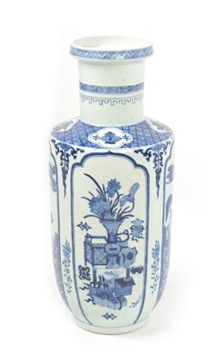 Lot 95 - A 19TH CENTURY BLUE AND WHITE CHINESE VASE