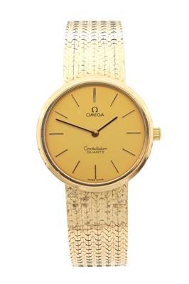 Lot 1215 - A 9CT GOLD OMEGA CONSTELLATION GENTLEMAN'S QUARTZ WRISTWATCH ON A MILANESE STYLE BRACELET WITH LADDER CLASP