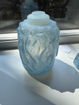 Lot 16 - A RENE LALIQUE OPALESCENT BLUE STAINED 'SIRENES' BRULE PARFUMS FROSTED PERFUME BURNER