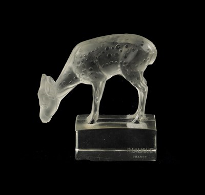 Lot 26 - A LALIQUE CLEAR GLASS PAPERWEIGHT OF A DEER