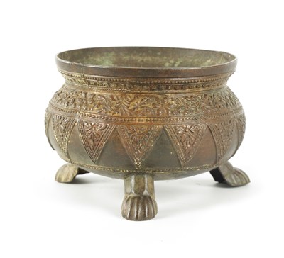 Lot 131 - AN EARLY EASTERN BRONZE FOOTED BOWL