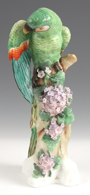 Lot 38 - AN EARLY 20TH CENTURY CONTINENTAL PORCELAIN...