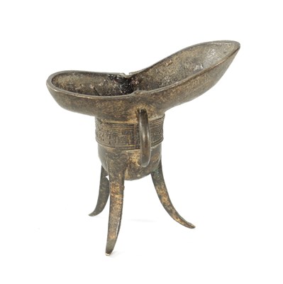Lot 127 - AN EARLY CHINESE BRONZE ARCHAISTIC WINE VESSEL 'JUE'