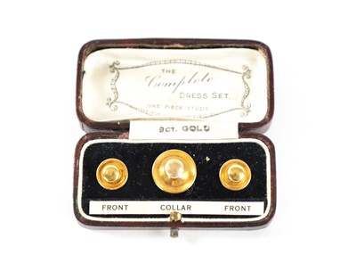 Lot 199 - A BOXED SET OF THREE 9CT GOLD GENTLEMAN’S DRESS STUDS