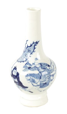 Lot 88 - A GOOD 18TH CENTURY CHINESE BLUE AND WHITE BOTLE VASE