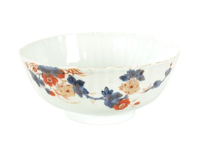 Lot 81 - AN 18TH CENTURY CHINESE PORCELAIN BOWL