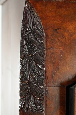 Lot 1226 - THOMAS CROFTS, LEEDES. AN 18TH CENTURY FIGURED WALNUT, MARQUETRY INLAID AND CHEQUERBAND STRUNG EIGHT DAY LONGCASE CLOCK