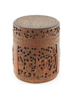 Lot 573 - A GOOD EARLY 19TH CENTURY CARVED BAMBOO CHINESE BRUSH POT AND LID