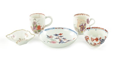 Lot 41 - A COLLECTION OF FIVE PIECES OF LOWESTOFT POLYCHROME PORCELAIN