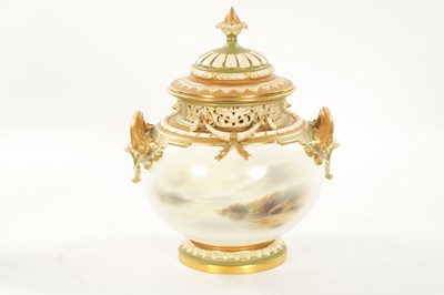 Lot 481 - JOHN STINTON A FINE ROYAL WORCESTER POT POURRI JAR AND COVER OF LARGE SIZE