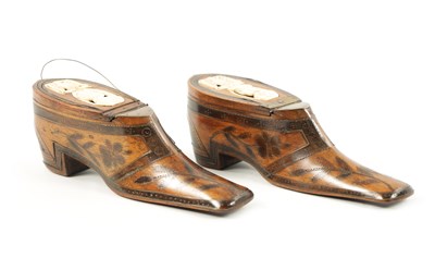 Lot 1066 - A PAIR OF EARLY 19TH CENTURY EUROPEAN ‘SHOE’ SNUFF BOXES