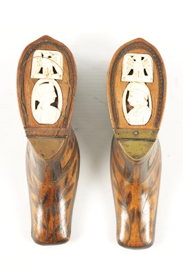 Lot 1066 - A PAIR OF EARLY 19TH CENTURY EUROPEAN ‘SHOE’ SNUFF BOXES