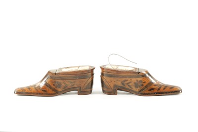 Lot 1066 - A PAIR OF EARLY 19TH CENTURY EUROPEAN ‘SHOE’ SNUFF BOXES