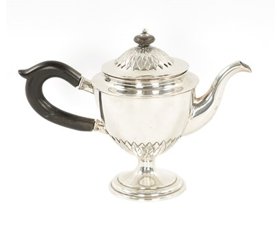 Lot 700 - AN EARLY 19TH CENTURY CONTINENTAL SILVER TEAPOT - POSSIBLY BALTIC