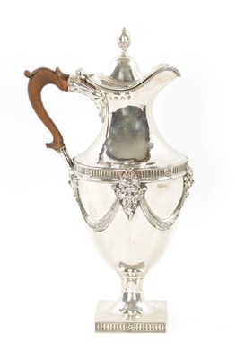Lot 672 - A STYLISH GEORGE III SILVER WINE EWER