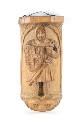 Lot 24 - A RARE 17TH CENTURY CARVED BRACKET HAVING A KNIGHT TEMPLAR