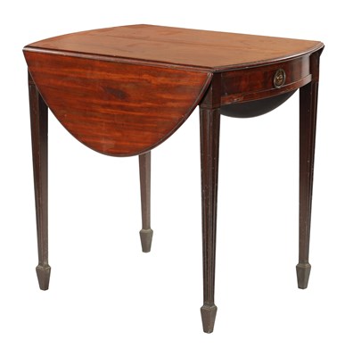 Lot 259 - AN GEORGE III OVAL MAHOGANY PEMBROKE TABLE