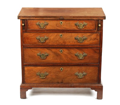 Lot 21 - A SMALL GEROGE III FIGURED MAHOGANY BACHELORS CHEST