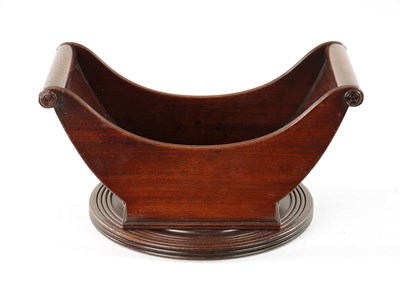 Lot 113 - A RARE 18TH CENTURY MAHOGANY REVOLVING CHEESE COASTER