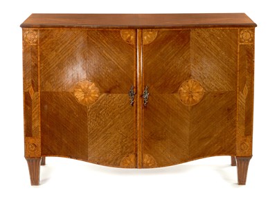 Lot 432 - A FINE AND IMPORTANT GEORGE III SERPENTINE TULIPWOOD AND MARQUETRY MAHOGANY COMMODE ATTRIBUTED TO CHRISTOPHER FUHRLOHG