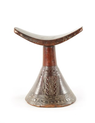 Lot 114 - A 19TH CENTURY CARVED HARDWOOD AFRICAN HEADREST