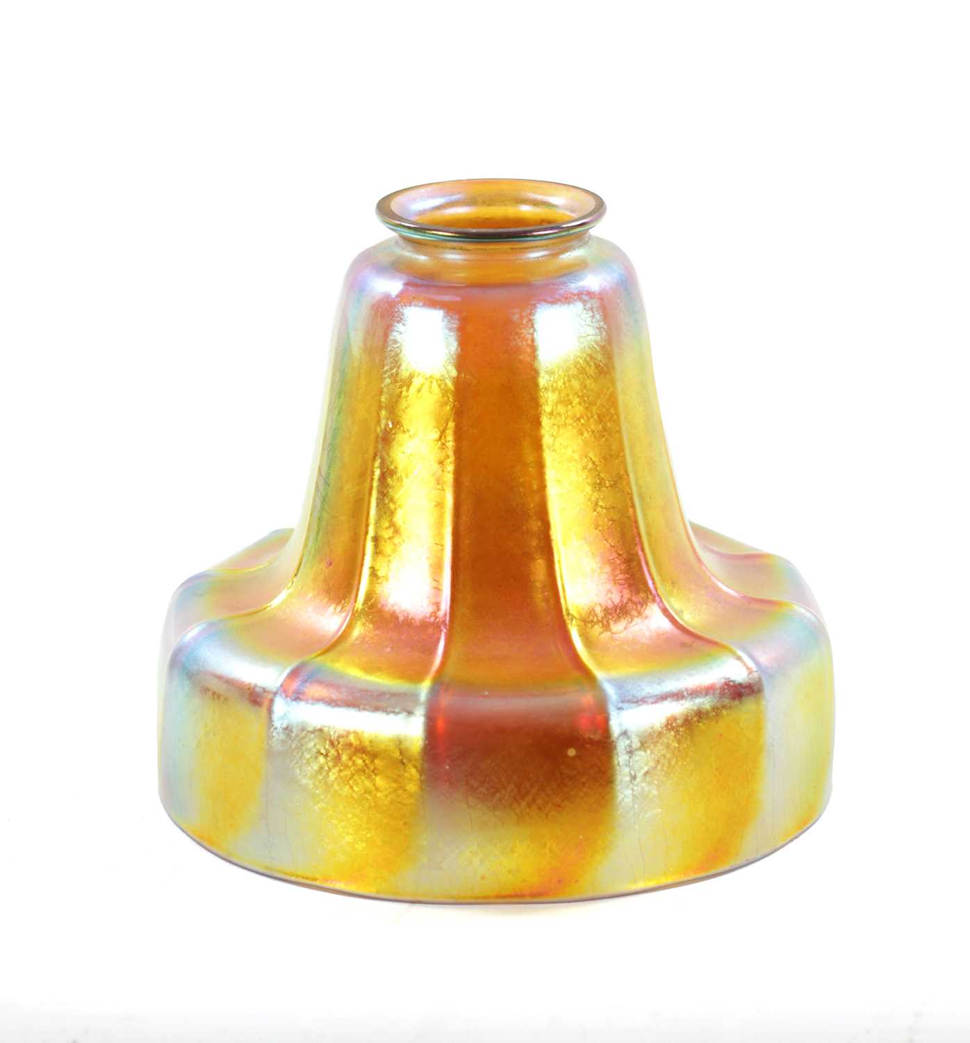 Lot 459 - AN EARLY 20TH CENTURY IRIDESCENT GLASS SHADE