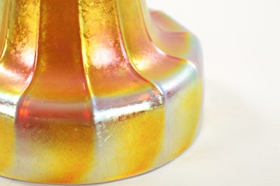 Lot 459 - AN EARLY 20TH CENTURY IRIDESCENT GLASS SHADE