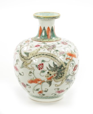 Lot 555 - A 19TH CENTURY CHINESE FAMILLE ROSE BULBOUS VASE OF SMALL SIZE
