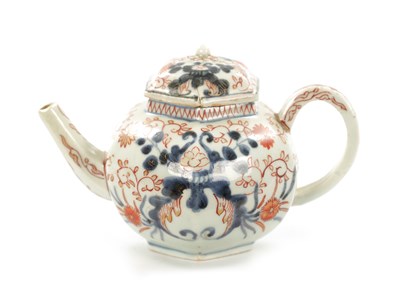 Lot 498 - AN 18TH CENTURY JAPANESE EDO PERIOD IMARI TEAPOT