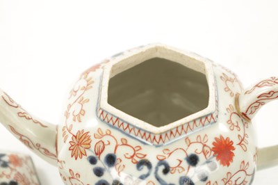 Lot 498 - AN 18TH CENTURY JAPANESE EDO PERIOD IMARI TEAPOT