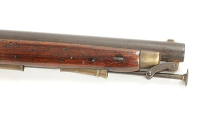 Lot 806 - A BRITISH HEAVY CAVALRY FLINTLOCK CARBINE BY TOWER