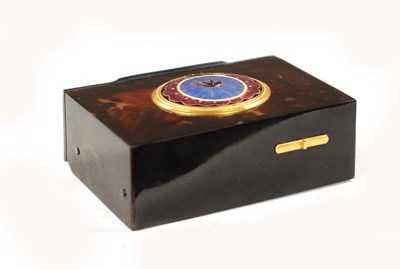 Lot 1117 - AN MID 19TH CENTURY SWISS TORTOISESHELL SINGING AUTOMATON BIRD BOX