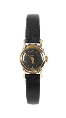 Lot 640 - A LADIES OMEGA WRISTWATCH