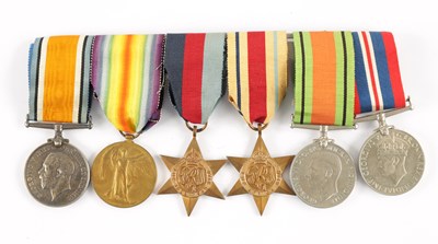 Lot 862 - A GROUP OF SIX WW1 AND WW2 WAR MEDALS