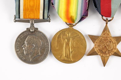 Lot 862 - A GROUP OF SIX WW1 AND WW2 WAR MEDALS