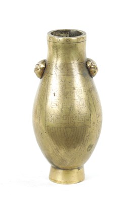 Lot 574 - AN 18TH / 19TH CENTURY MINIATURE CHINESE BRONZE VASE
