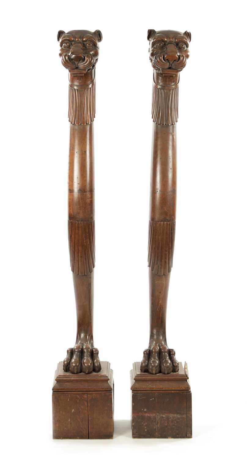 Lot 1445 - A PAIR OF STYLISH REGENCY MAHOGANY COLUMNS IN THE STYLE OF THOMAS HOPE