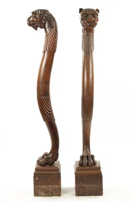 Lot 1445 - A PAIR OF STYLISH REGENCY MAHOGANY COLUMNS IN THE STYLE OF THOMAS HOPE