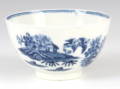 Lot 61 - A SMALL 18TH CENTURY FENCE PATTERN BLUE AND...