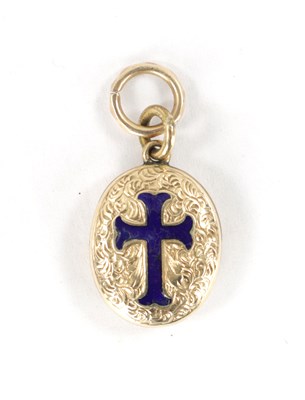 Lot 628 - A VICTORIAN 9CT GOLD AND ENAMEL MOURNING PENDANT