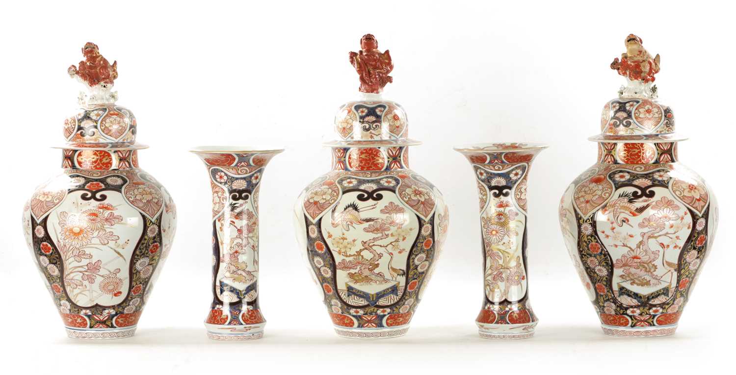Lot 549 - A SUITE OF FIVE 18TH CENTURY JAPANESE EDO PERIOD IMARI VASES