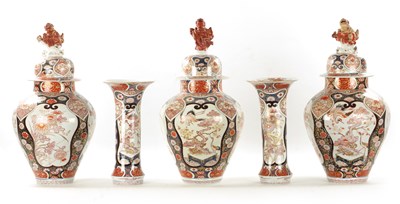 Lot 549 - A SUITE OF FIVE 18TH CENTURY JAPANESE EDO PERIOD IMARI VASES