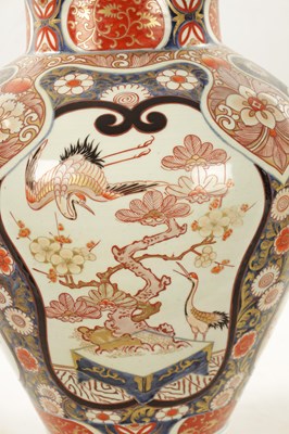 Lot 549 - A SUITE OF FIVE 18TH CENTURY JAPANESE EDO PERIOD IMARI VASES