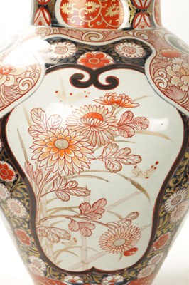 Lot 549 - A SUITE OF FIVE 18TH CENTURY JAPANESE EDO PERIOD IMARI VASES