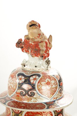 Lot 549 - A SUITE OF FIVE 18TH CENTURY JAPANESE EDO PERIOD IMARI VASES