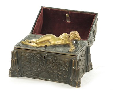 Lot 955 - ATT A.TITZE AN EARLY 20TH CENTURY AUSTRIAN BRONZE EROTIC JEWELLERY CASKET