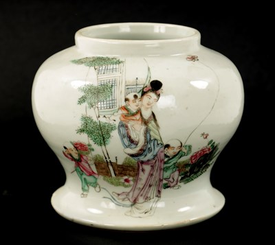 Lot 518 - A 19TH CENTURY CHINESE SQUAT BULBOUS VASE