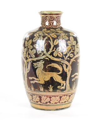 Lot 91 - AN EARLY 20TH CENTURY ROYAL LANCASTRIAN LUSTRE VASE BY RICHARD JOYCE